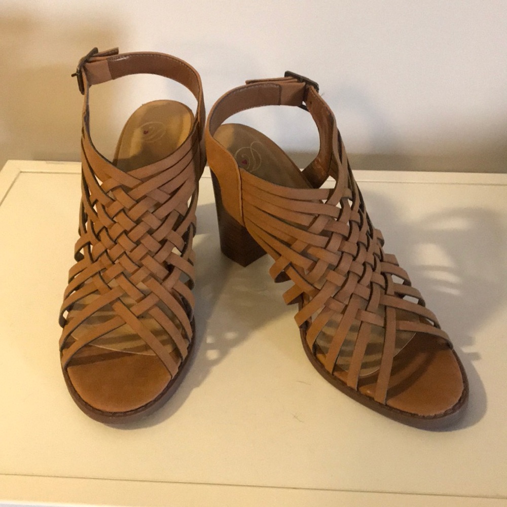 ADORABLE summer heels!